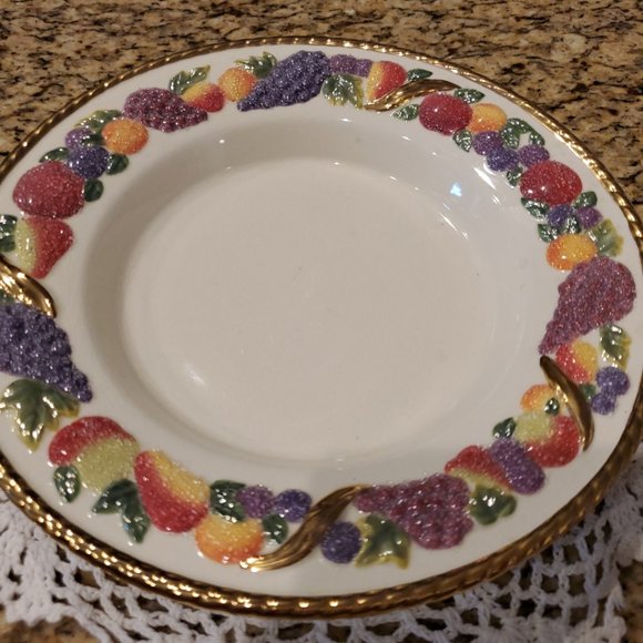 Avon Ivory 8 Inch Collectible Plate Vintage Embossed Frosted Fruit Gold Trim - Picture 2 of 5